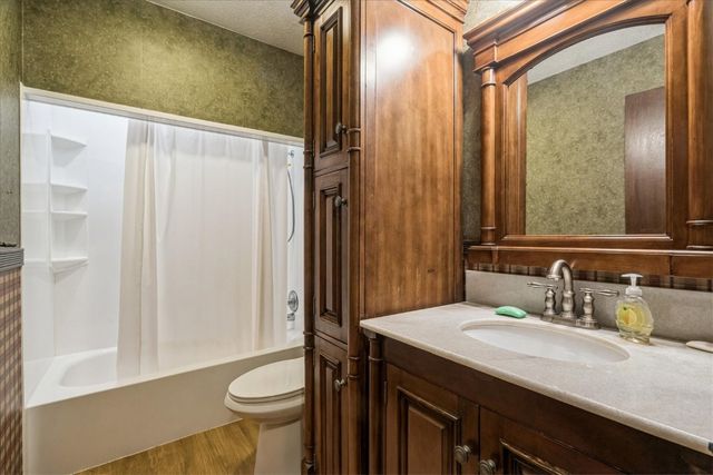 3620 Western Pine Drive NE, Cedar Rapids, IA 52402