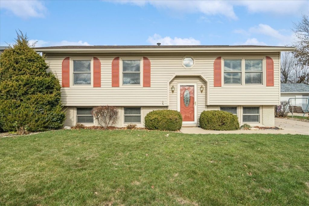 3620 Western Pine Drive NE, Cedar Rapids, IA 52402