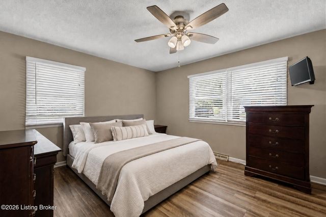 304 Estate Dr, Elizabethtown, KY 42701