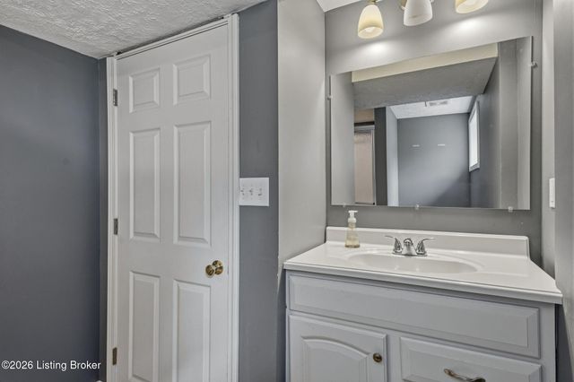 304 Estate Dr, Elizabethtown, KY 42701