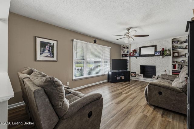 304 Estate Dr, Elizabethtown, KY 42701