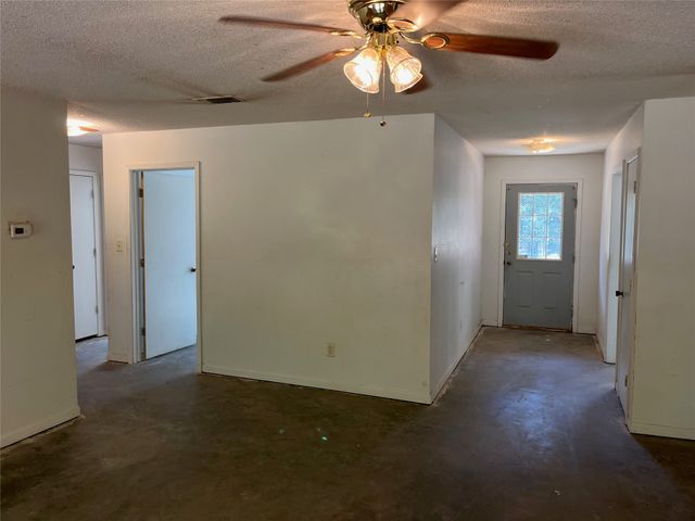 105 E Foggle Street, Athens, TX 75751