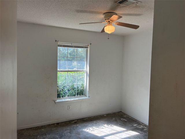 105 E Foggle Street, Athens, TX 75751