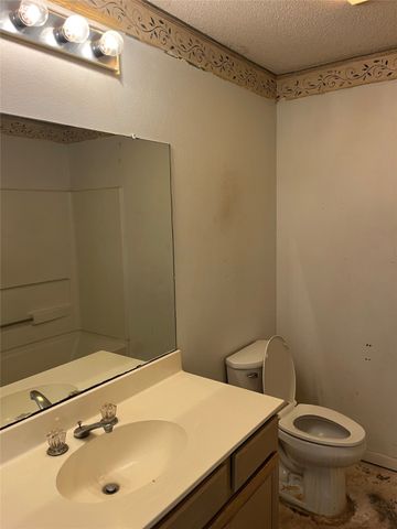 105 E Foggle Street, Athens, TX 75751