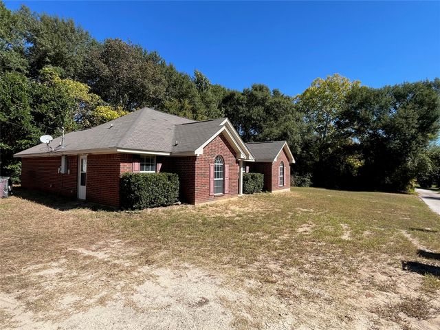 105 E Foggle Street, Athens, TX 75751