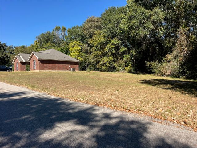 105 E Foggle Street, Athens, TX 75751