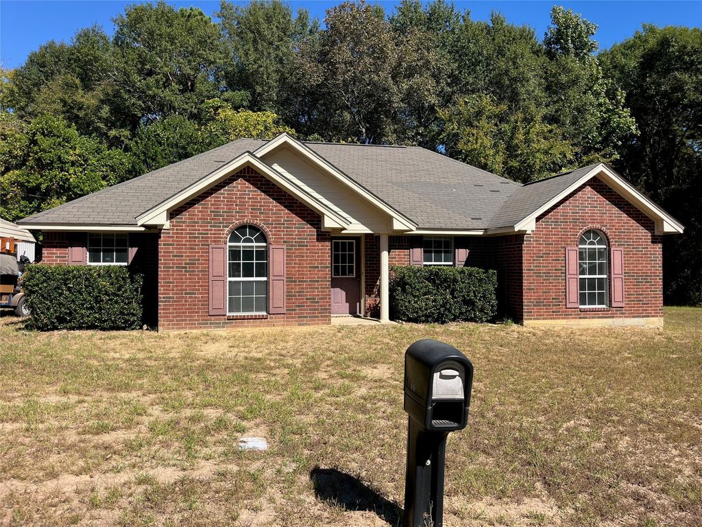 105 E Foggle Street, Athens, TX 75751