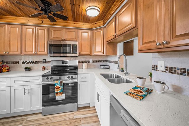 4200 HAMPTON DRIVE 4200, New Port Richey, FL 34652