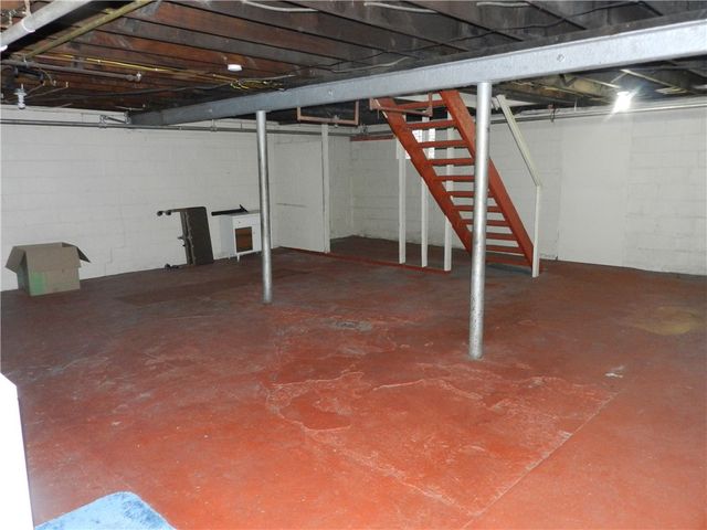 1933 Pennsylvania Ave, West Mifflin, PA 15122