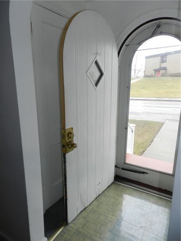 1933 Pennsylvania Ave, West Mifflin, PA 15122