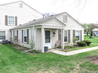 2662 Wildwood Court, Lake Orion Village, MI 48360