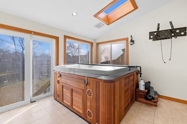 7 Deerfield Ln, Fairhaven, MA 02719