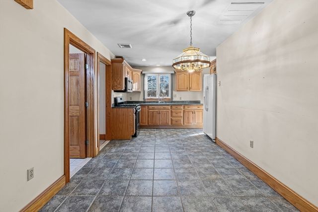 7 Deerfield Ln, Fairhaven, MA 02719