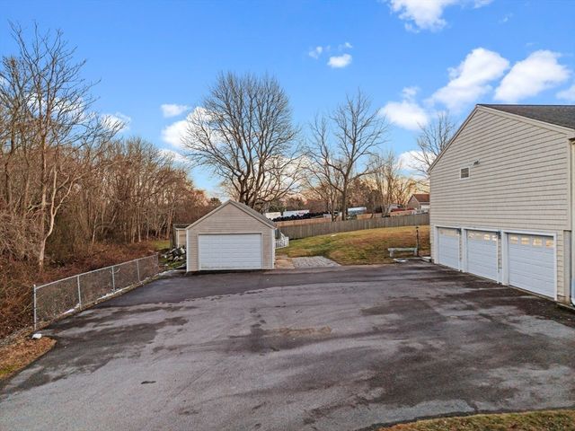 7 Deerfield Ln, Fairhaven, MA 02719