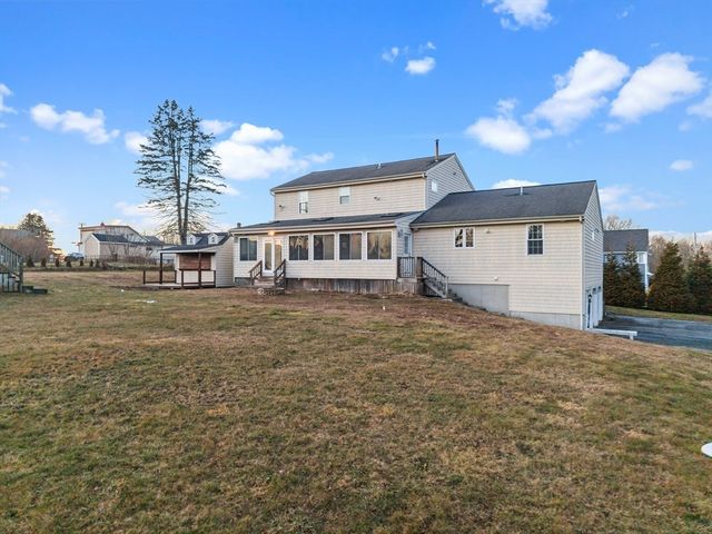 7 Deerfield Ln, Fairhaven, MA 02719