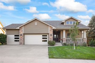 2717 Lexington Drive, Norwalk, IA 50211
