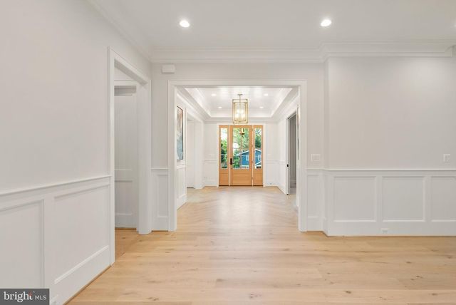 5850 UPTON ST, Mclean, VA 22101