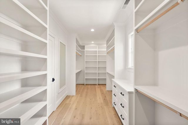5850 UPTON ST, Mclean, VA 22101