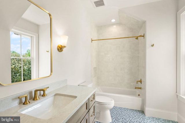 5850 UPTON ST, Mclean, VA 22101