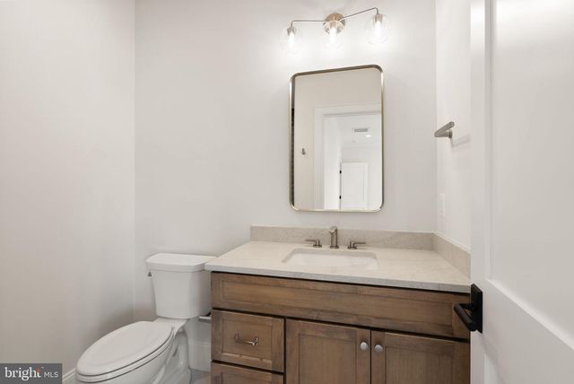 5850 UPTON ST, Mclean, VA 22101