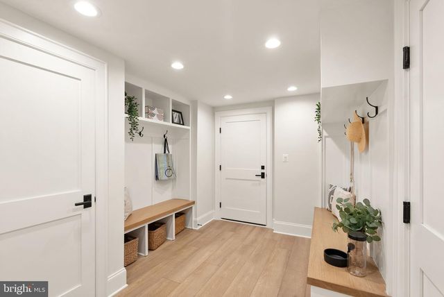 5850 UPTON ST, Mclean, VA 22101