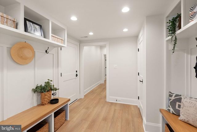 5850 UPTON ST, Mclean, VA 22101