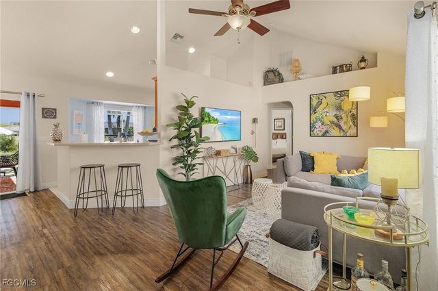 327 SW 26th TER, Cape Coral, FL 33914