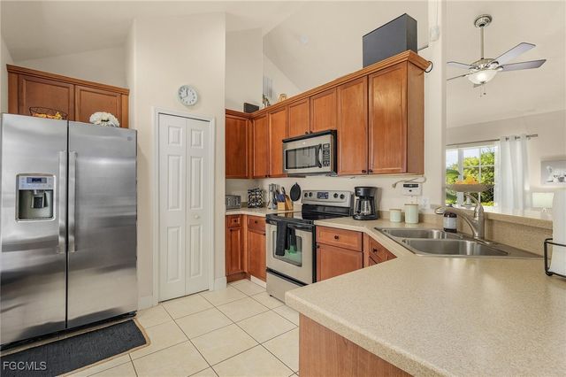 327 SW 26th TER, Cape Coral, FL 33914