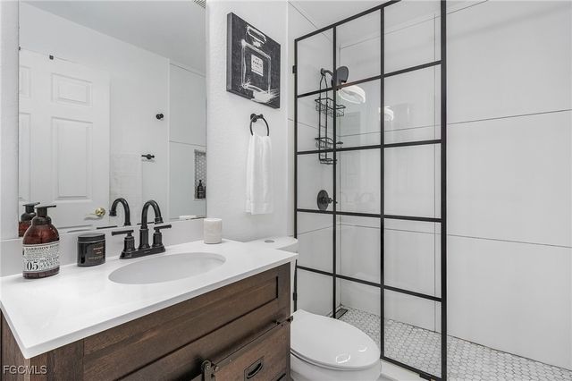 327 SW 26th TER, Cape Coral, FL 33914