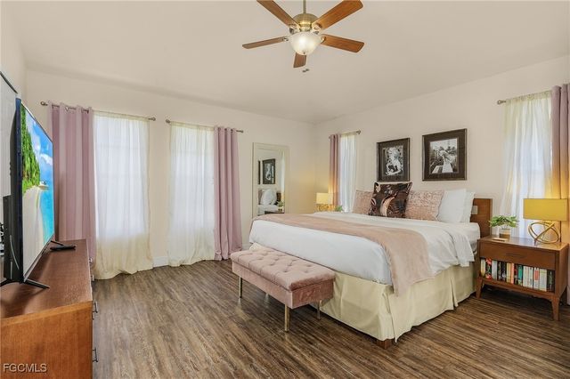 327 SW 26th TER, Cape Coral, FL 33914