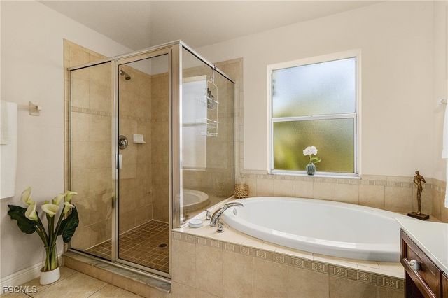 327 SW 26th TER, Cape Coral, FL 33914