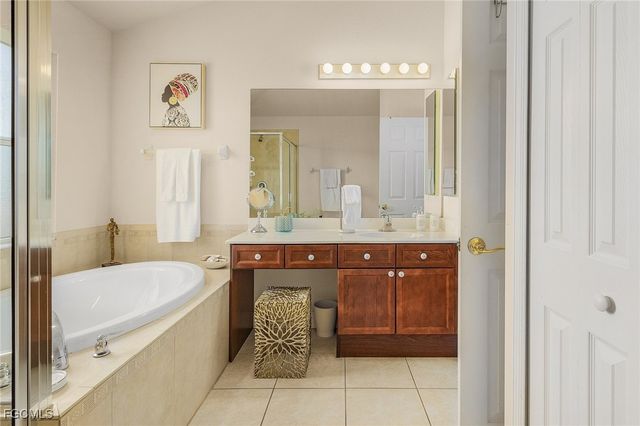 327 SW 26th TER, Cape Coral, FL 33914