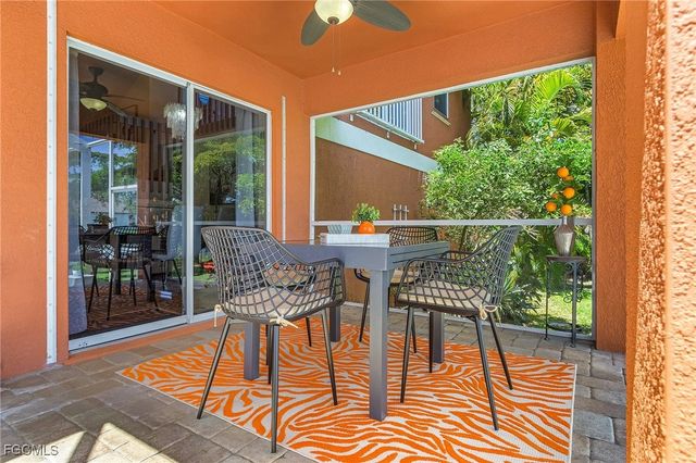 327 SW 26th TER, Cape Coral, FL 33914