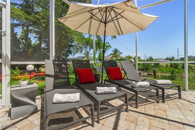 327 SW 26th TER, Cape Coral, FL 33914