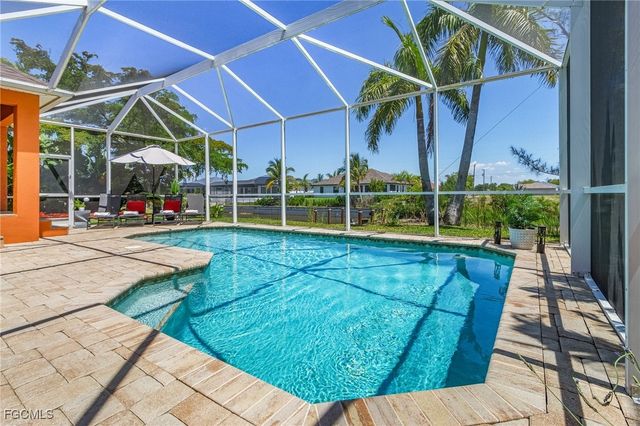 327 SW 26th TER, Cape Coral, FL 33914