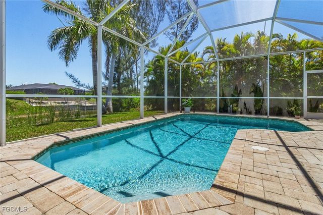 327 SW 26th TER, Cape Coral, FL 33914