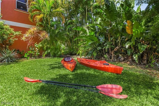 327 SW 26th TER, Cape Coral, FL 33914