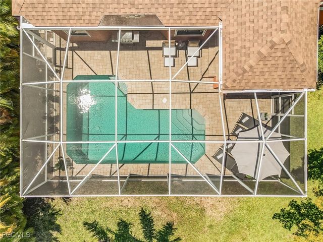 327 SW 26th TER, Cape Coral, FL 33914