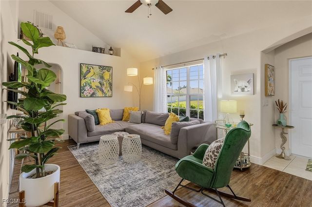 327 SW 26th TER, Cape Coral, FL 33914