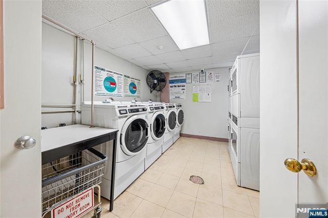 5 Roosevelt Place M2, Montclair, NJ 07042