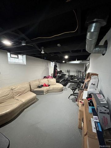 8427 Artesian Street, Detroit, MI 48228