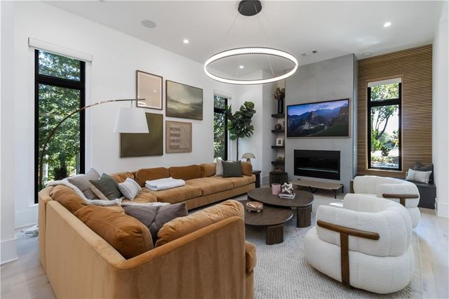 2824 Ashford Road NE, Brookhaven, GA 30319