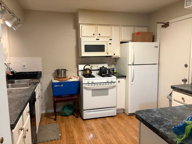 8928 N Steven Drive 2D, Des Plaines, IL 60016