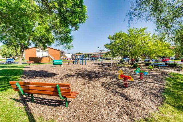 8928 N Steven Drive 2D, Des Plaines, IL 60016