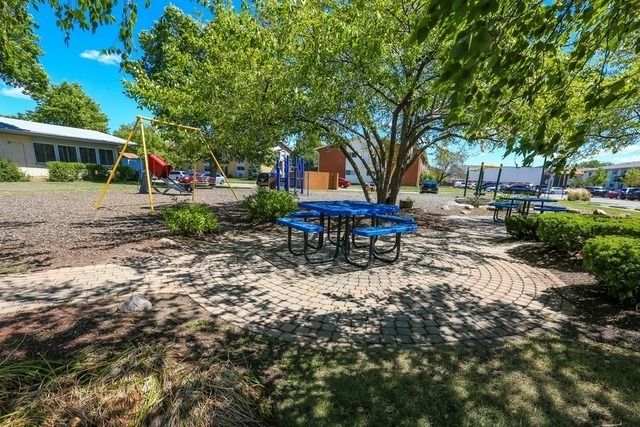 8928 N Steven Drive 2D, Des Plaines, IL 60016