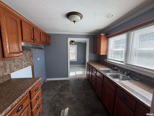621 S STEWART Street, Creve Coeur, IL 61610
