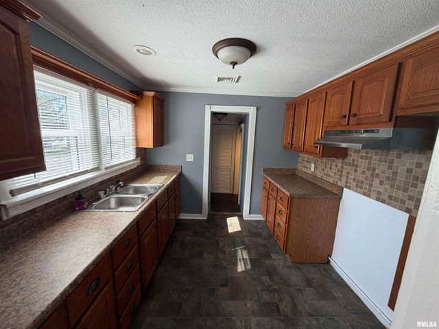 621 S STEWART Street, Creve Coeur, IL 61610
