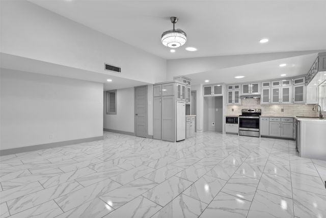 1528 Carnation Drive, Lewisville, TX 75067