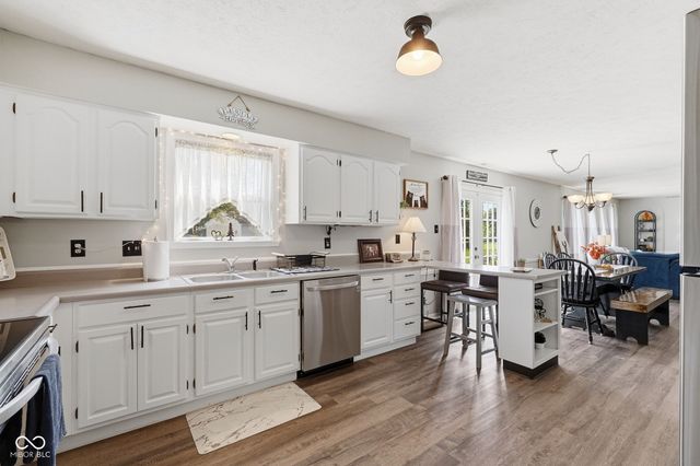 7995 Cobblesprings Drive, Avon, IN 46123