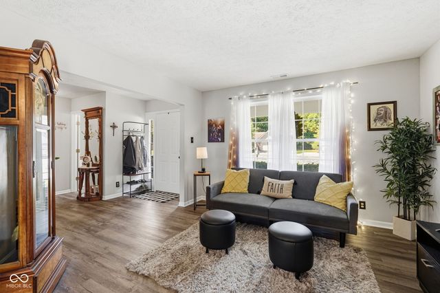 7995 Cobblesprings Drive, Avon, IN 46123